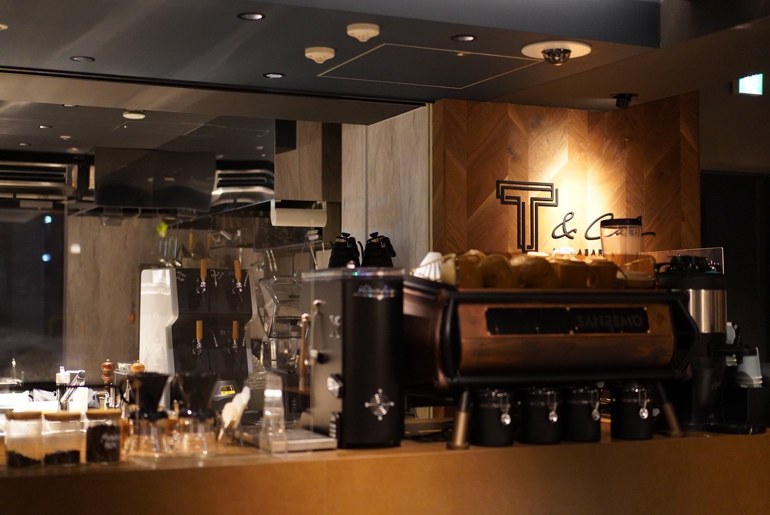 A Hotel Like a Café!