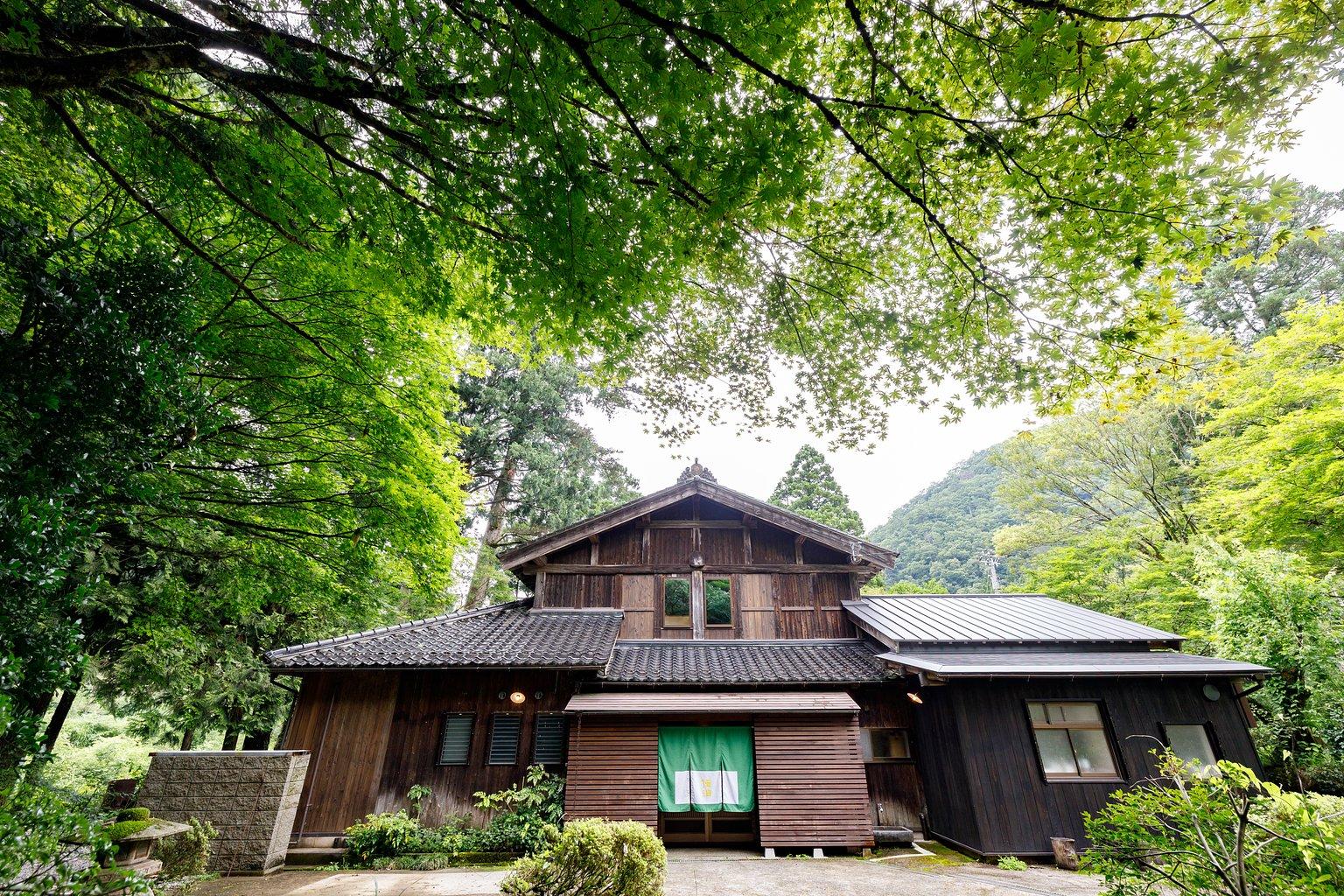 Denpaku Komatsu ( Cozy Japanese style house located on the Osugitani River)