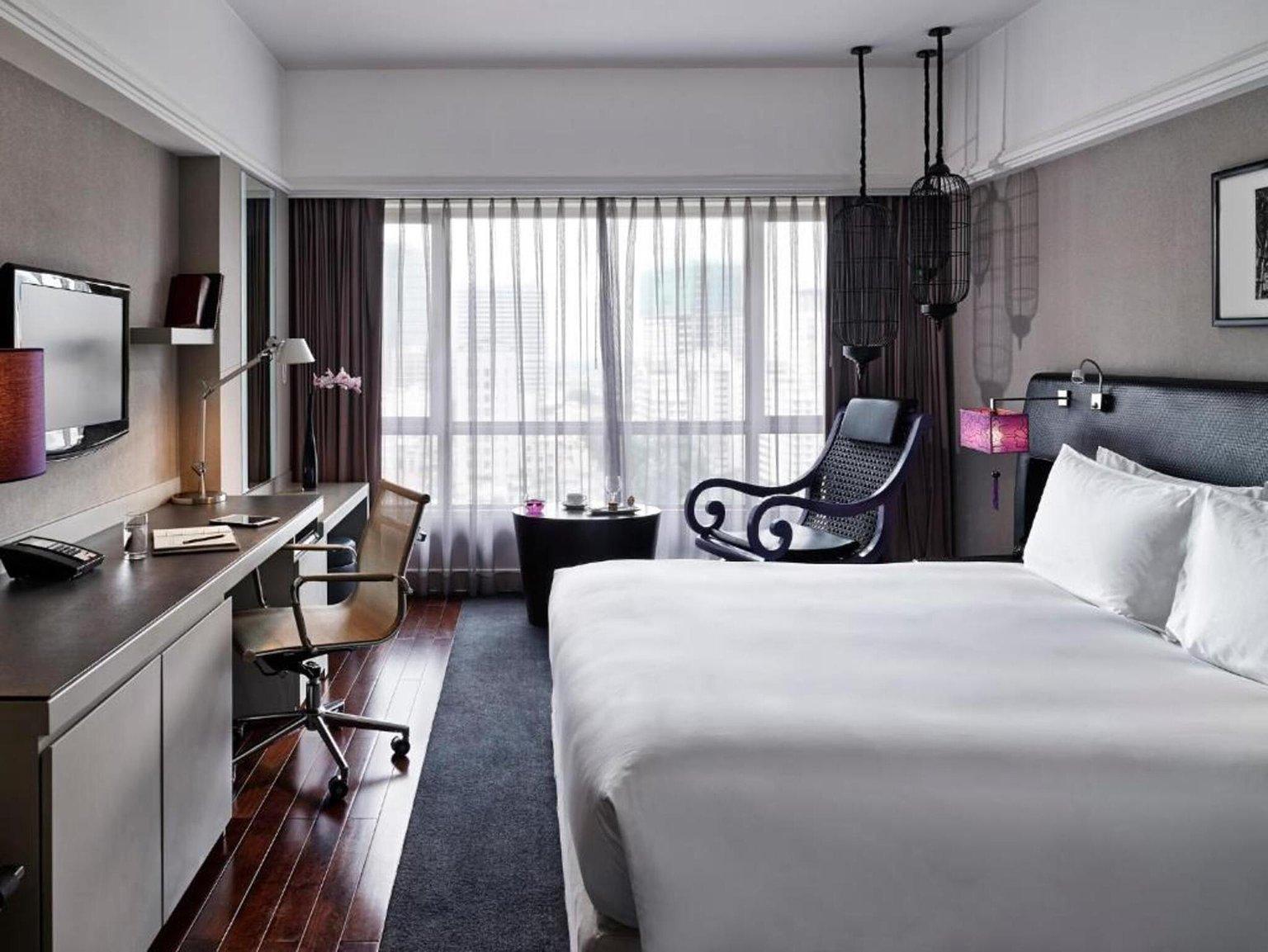 LUXURY ROOM, 1 King Size Bed, City View - Sofitel Saigon Plaza