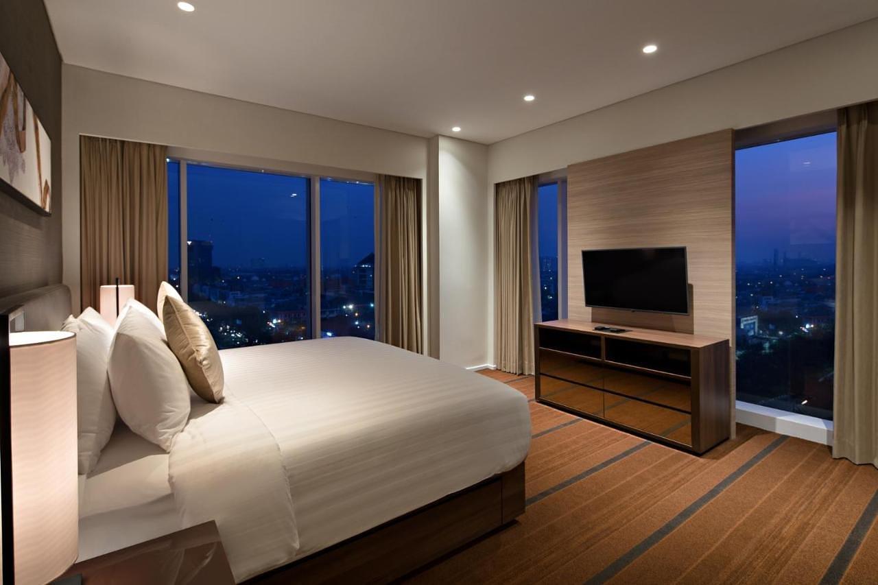 Superior King/Twin Room (Breakfast Included) - Oakwood Hotel & Residence Surabaya