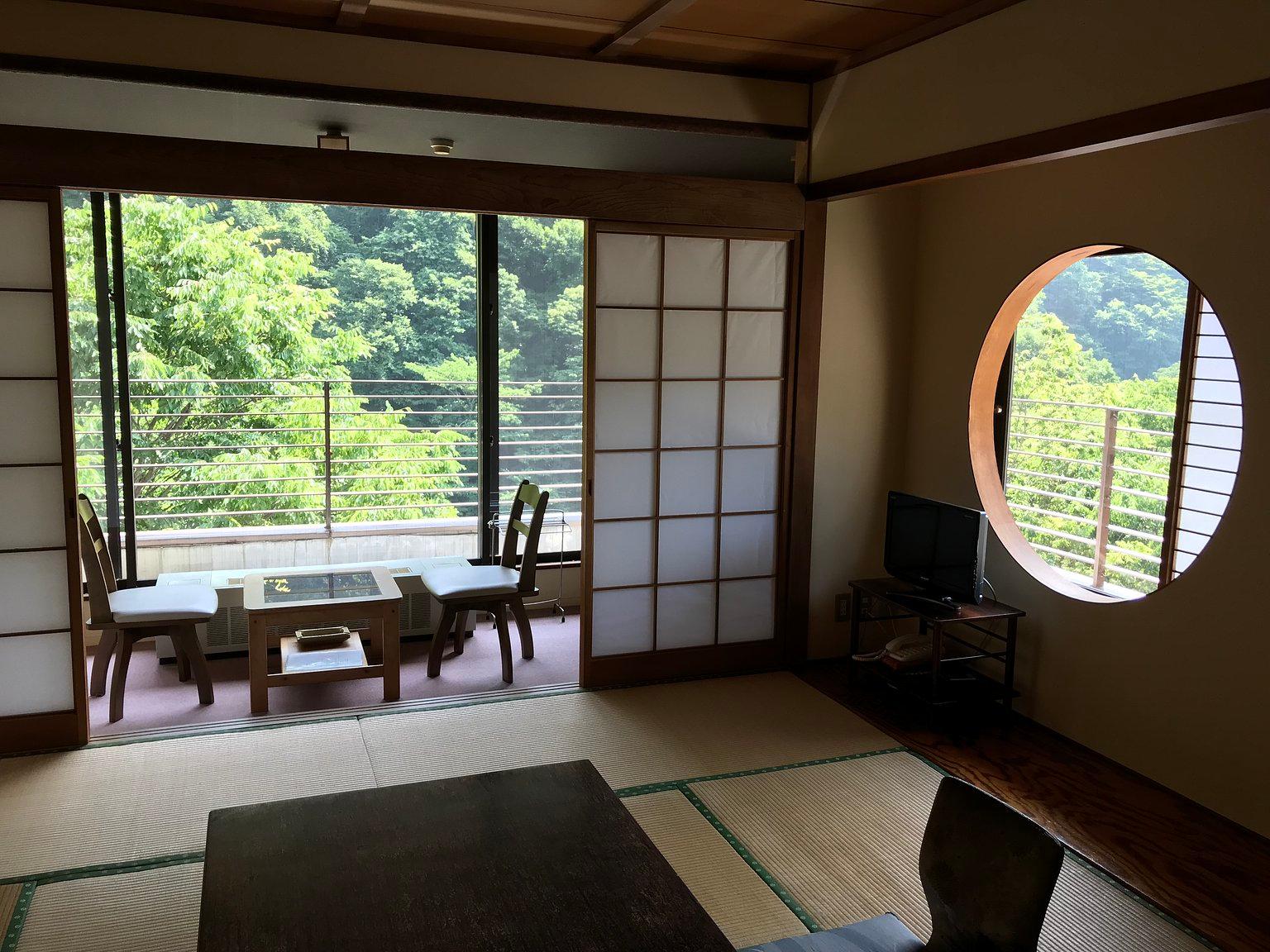 Japanese-style room with toilet (10 tatami mats) - hiranoya