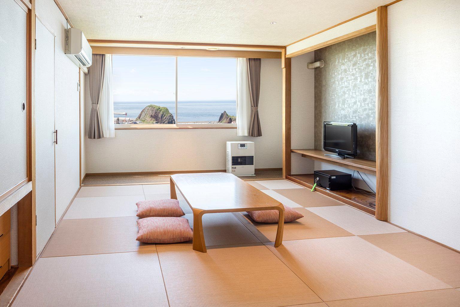 Japanese-style room without private bath on the top floor - SHIRETOKO YUHI NO ATARUIE ONSEN HOSTEL