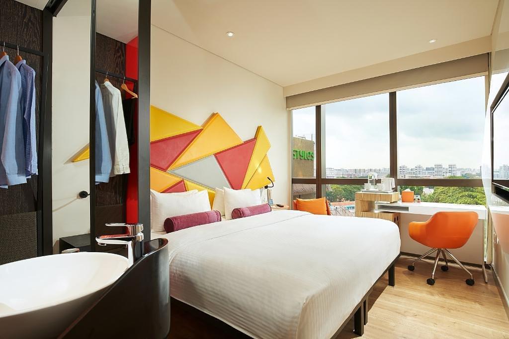 Standard Queen Room with Pool View - ibis Styles Singapore on Macpherson